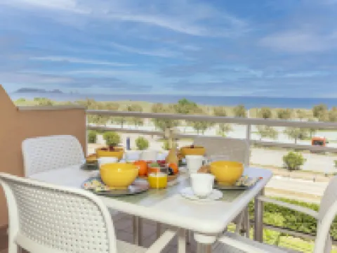 "Port Pals Sea View"