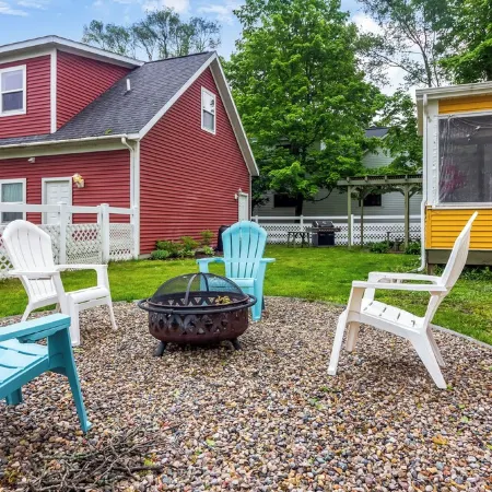 NEW! Marigold & Poppy - Group-Friendly Douglas Retreat - Central & Walkable