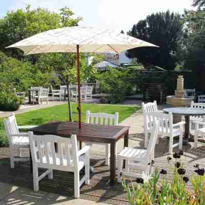 Bel and the Dragon-Cookham Hotel Exterior