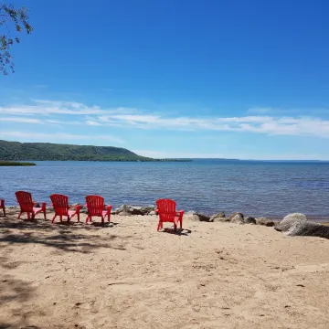 Brand New 7 Bdrm Luxury Cottage with Private Beach Access, BBQ,7.5 Baths, Hot Tub, Ping Pong Table