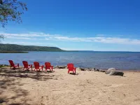 Brand New 7 Bdrm Luxury Cottage with Private Beach Access, BBQ,7.5 Baths, Hot Tub, Ping Pong Table