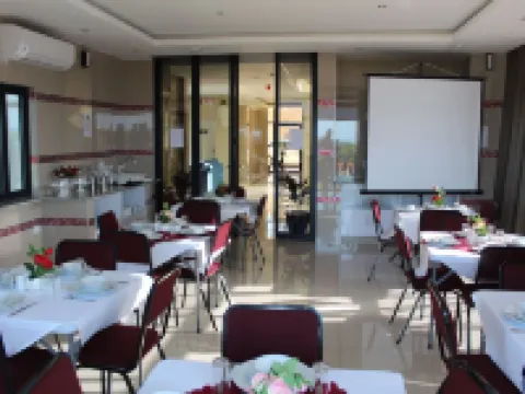 ロイヤル ウシャカ ホテル - モーニングサイド ベレアのホテル