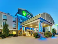 Holiday Inn Express & Suites Weatherford by IHG Hotels in Custer County