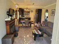 Soleil House with a View Hotels in Priory