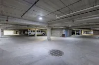 Staybridge Suites MIDDLETON/MADISON-WEST by IHG - parking