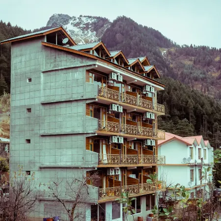 Hotel Smugglers
