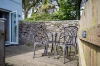 Caldey Island View - Sea Views and Log Burner Hotels in Penally