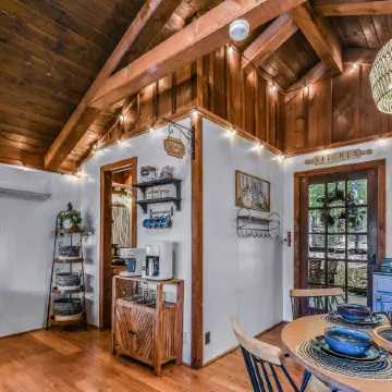 Cliff Haven 1 Bedroom Cabin by RedAwning