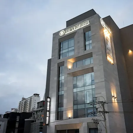 Busan Brown Dot Guseo Station Branch Отели рядом с достопримечательностью «Храм Беомеоса»