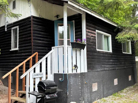 Lakefront Hideaway Resort Hotels in Kawartha Lakes