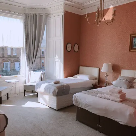 Alexander Guest House Отели рядом с достопримечательностью «Портобелло»