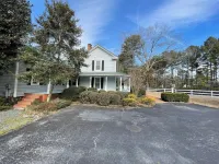 Charming 4BR Historic Home With Scenic Views Hotels in Apex
