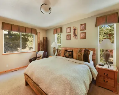 Lux Leisure Game Room & More! Hotels near Rainbow Bridge / Donner Summit Bridge