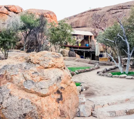 Ondudu Safari Lodge Отели в г. Омаруру