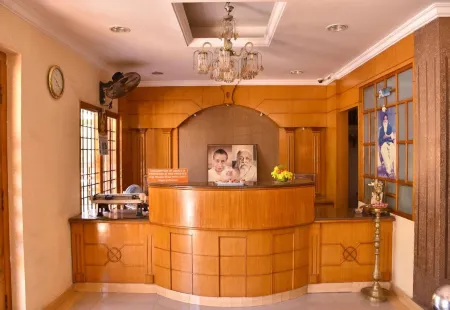 Yogi Ram Inn Отели в г. Куддалор