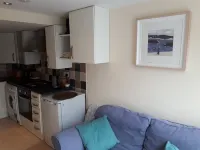 1 Bed Flat - Sleeps 2 - Pets - Garden - Parking - Wifi