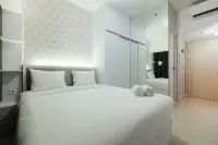 Modern White Studio at Springlake Summarecon Bekasi Apartment by Travelio