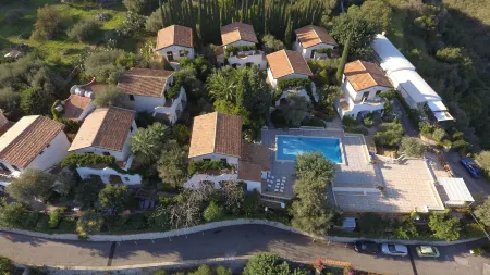 Residence Terra Rossa Taormina Отели рядом с достопримечательностью «Палаццо Корвайя»