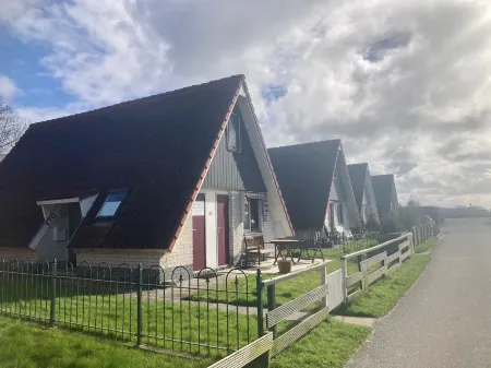 Holiday House Platz an der Sonne for 6 People Near Lake Lauwersmeer Отели в г. Anjum