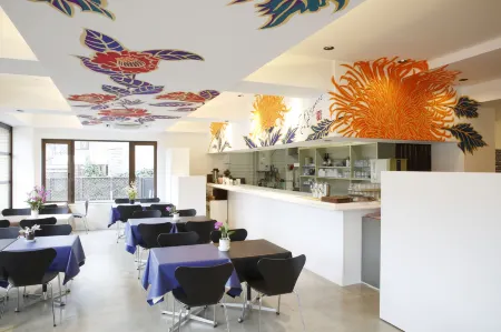 Kyoto Travellers Inn Отели рядом с достопримечательностью «Киотоский университет искусств»