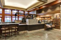 DoubleTree Fallsview Resort & Spa by Hilton - Niagara Falls - ที่มีบาร์