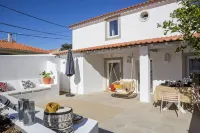 Sea’Ya Family Surf Houses Hotels in Azoia