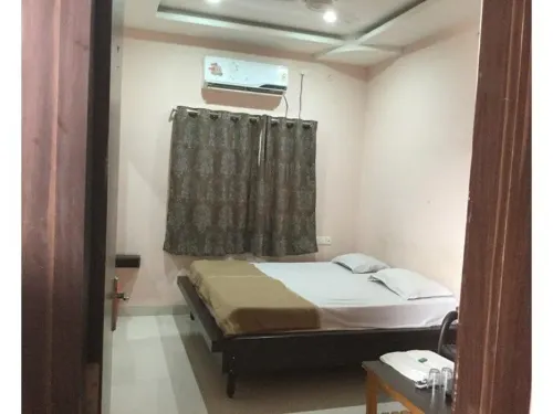 Jai Palace Hotel فنادق في Wardha