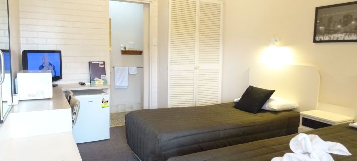 Memphis Motor Inn Hotels in Parkes