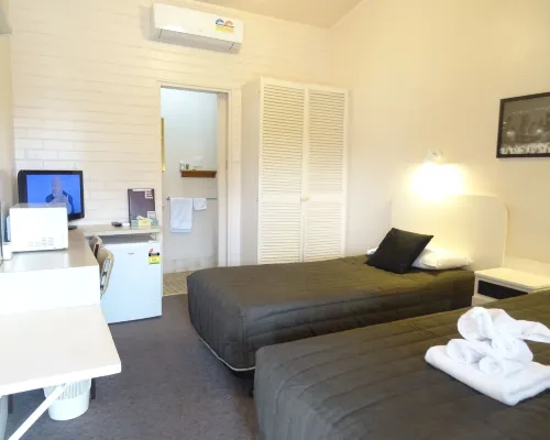 Memphis Motor Inn Hotels in Parkes