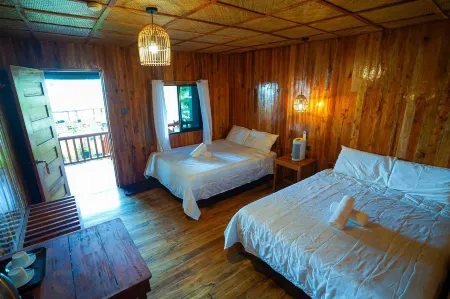 Marika Resort Отели рядом с достопримечательностью «Badian Island»