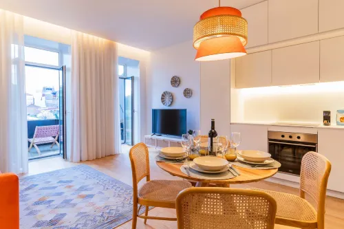 Almada 551 by LovelyStay - Condos