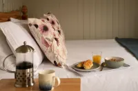 1 Bed Shepherds Hut-Sleeps 2-Free Parking-Mtn View Hotels near Omagh High School