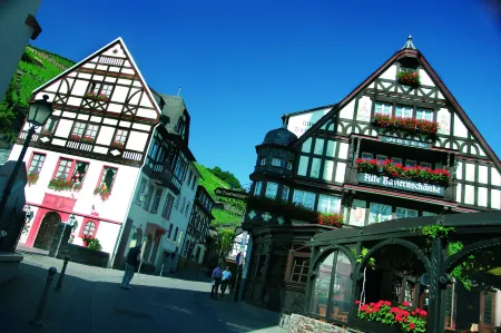 Akzent Hotel Berg's Alte Bauernschänke- Wellness Und Wein Отели в г. Нидерхаймбах