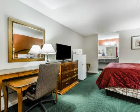 Econo Lodge Inn & Suites Enterprise