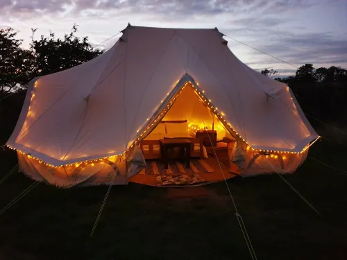 6m Emperor Tent Near Whitby with Log Burner Hotels in Staithes