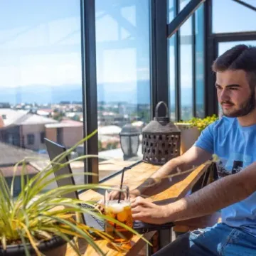 Hotel Terrace Kutaisi Отели рядом с достопримечательностью «Колхидский Фонтан»