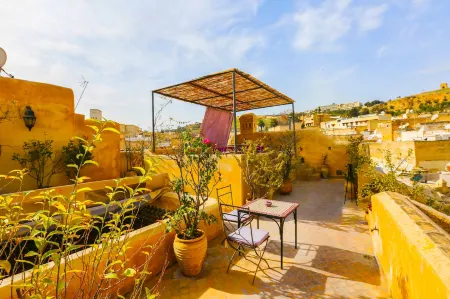 Dar Attajalli Отели рядом с достопримечательностью «The Royal Palace of Fez»