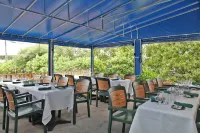 Riviera Beach Resort - parking