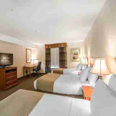 Quality Inn & Suites Rooms