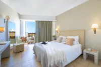 Giannoulis – Santa Marina Beach Hotel Hôtels à : Agia Marina Nea Kydonias