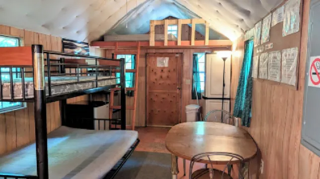 Abrams Creek Center Hotels in 