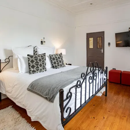84 on Fourth Guest House Отели рядом с достопримечательностью «Браамфонтейн»