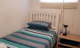 Spacious 2-Storey Home by the Bay: Sleeps 12