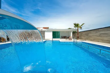 Boutique Apartments Blitz Отели в г. Дебељак