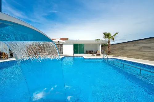 Boutique Apartments Blitz Hotels in Pasman