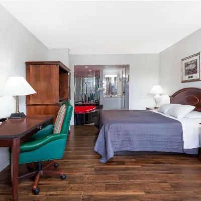 Howard Johnson by Wyndham Niagara Falls Các khách sạn gần Rừng Heartland