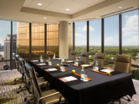 ดับเบิลทรีบายฮิลตัน ดัลลาส - แคมป์เบลล์เซ็นเตอร์ โรงแรมในแดลลัส