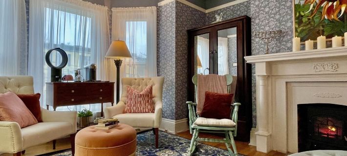 Charlotte's Rose Inn Hotels in Queens County