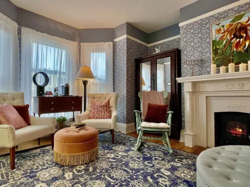 Charlotte's Rose Inn - Bed and Breakfasts