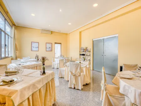 Emperatriz III Отели в г. Кампо де Саламанка